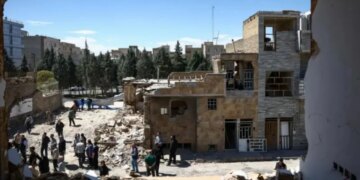 Izraeli vazhdon të rrisë sulmet ndaj Iranit, duke përfshirë edhe goditje në Beirut, me dhjetëra shpërthime të raportuara në orët e fundit.