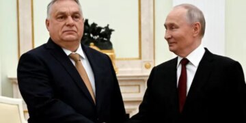 “Jam në dispozicion për të ndihmuar menjëherë, në çdo formë”/ Zbulohen detajet e bisedës telefonike mes Orban dhe Putin mbi luftën në Ukrainë: Miqësia jonë arriti kulmin…