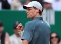Jannik Sinner rikthehet në krye të botës, mposht Alcaraz në finalen e Monte Karlos dhe fiton kreun e ATP-së