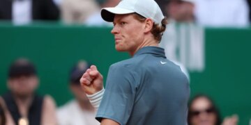 Jannik Sinner rikthehet në krye të botës, mposht Alcaraz në finalen e Monte Karlos dhe fiton kreun e ATP-së