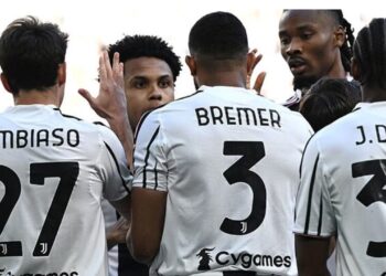 Juventusi merr triumfin ndaj Xhenoas dhe tashmë ndodhet vetëm 1 pikë nga zona e Champions-it.