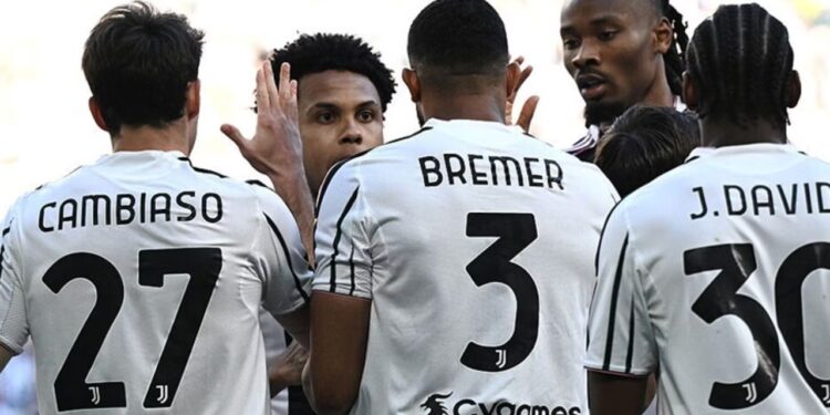 Juventusi merr triumfin ndaj Xhenoas dhe tashmë ndodhet vetëm 1 pikë nga zona e Champions-it.