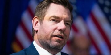 Kalifornianët presionojnë kongresmenin demokrat për akuzat e sulmit seksual: Tërhiqu nga gara për guvernator