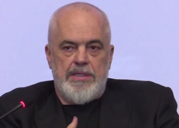 “Kalimi i kufirit ju bën të huaj”/ Rama takon studentët: Me anëtarësimin në BE, do të jeni njësoj në Tiranë si në Lisbonë.