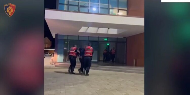 Kapet në flagrancë një individ për tregti të kokainës në Elbasan, ndërsa arrestohet edhe shoku i tij për moska-llëzim të krimeve.