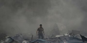 Katër të vrarë në sulmet izraelite në jugun e Libanit, kërcënohet armëpushimi i brishtë