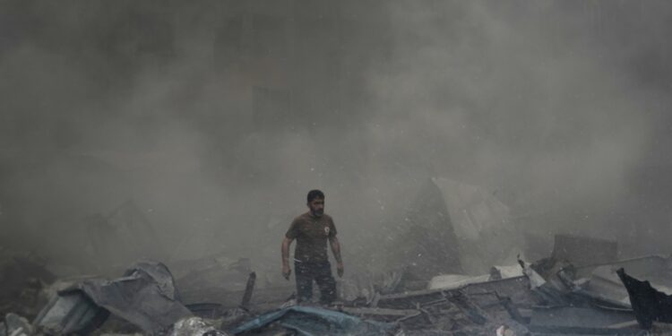 Katër të vrarë në sulmet izraelite në jugun e Libanit, kërcënohet armëpushimi i brishtë