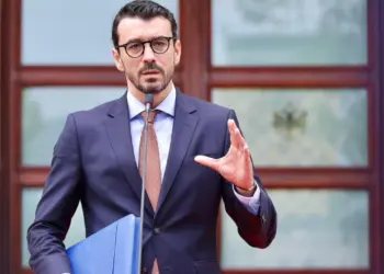Kërcënim i mundshëm energjetik: PD kërkon interpelancë urgjente me Ministrin e Energjisë