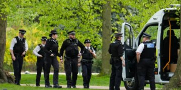 Kërcënim me dron ndaj ambasadës izraelite; Policia mbyll Parkun e Pallatit Mbretëror, blindon zonën, kontrolle deri në liqen