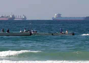 Kërcënimi iranian i ri për Hormuzin, bota ndjek tregjet e naftës
