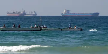 Kërcënimi iranian i ri për Hormuzin, bota ndjek tregjet e naftës