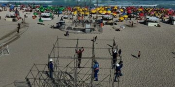 Kishte njerëz që vraponin… Koncerti i Shakirës kthehet në tragjedi, tekniku humb jetën pas shembjes së skenës