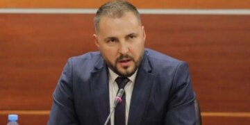 Klevis Qose largohet nga posti i drejtorit të përgjithshëm të burgjeve, ja kush do ta zëvendësojë atë.