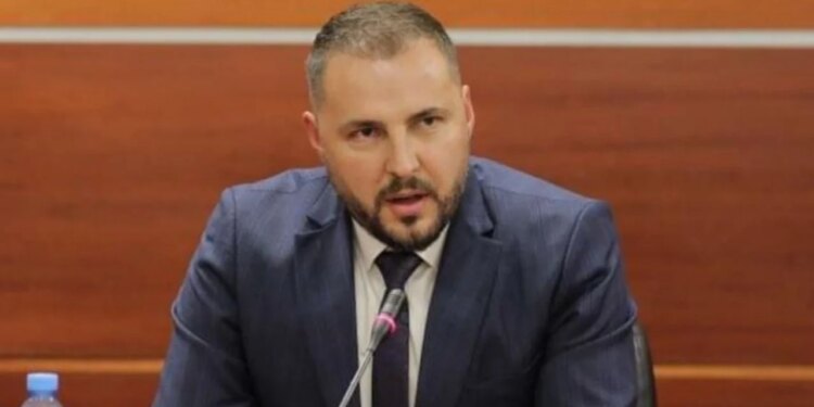 Klevis Qose largohet nga posti i drejtorit të përgjithshëm të burgjeve, ja kush do ta zëvendësojë atë.