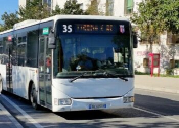 Kompensim për karburantet: Sot Këshilli Bashkiak do mbështesë linjat urbane për të përballuar çmimet e rritura të naftës