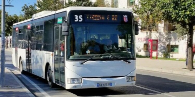Kompensim për karburantet: Sot Këshilli Bashkiak do mbështesë linjat urbane për të përballuar çmimet e rritura të naftës