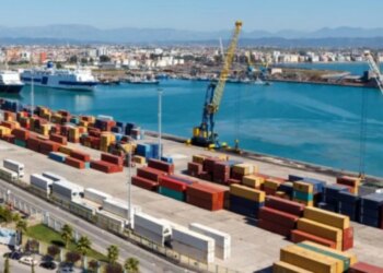 Kontenieri me mallra të bllokuara në Durrës dërgohet gabimisht në Pire të Greqisë, nis hetimi