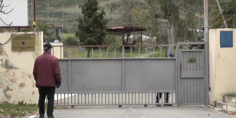 Kontroll në burgun e Peqinit; gjetje e disa dozave kokaine dhe transferim i dy të burgosurve të përjetshëm