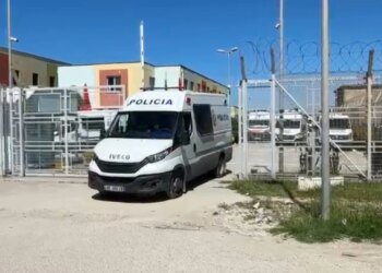 Kontrolli në paraburgimin e Vlorës përfundon pas dy orësh, nuk u gjetën sende të paligjshme