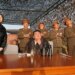 Koreja e Veriut teston pesë raketa balistike në prani të Kim Jong Un; Seuli: Ndalni provokimet