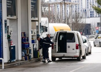 Kosova ruan masat mbrojtëse për naftën, çmimi vazhdon të rritet.