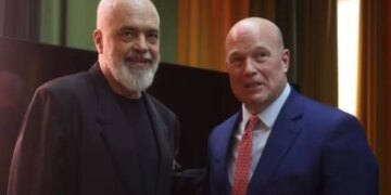 Kryeministri Rama poston foto me ambasadorin e SHBA në NATO: Partneritet strategjik mes shteteve tona