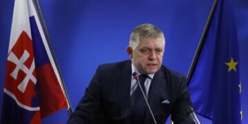 “Kryeministri i Sllovakisë: BE të heqë sanksionet për të siguruar energjinë nga nafta ruse”