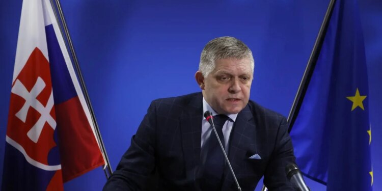 “Kryeministri i Sllovakisë: BE të heqë sanksionet për të siguruar energjinë nga nafta ruse”