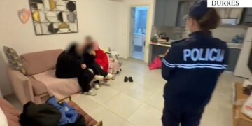 Kthyen apartamentin e marrë me qira në fole prostitucioni; pranga organizatores dhe dy shtetaseve kolumbiane në Durrës