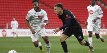 Kupa e Shqipërisë: Dy penallti, një karton i kuq dhe gol në minutat e fundit, ndeshja Dinamo-Vllaznia sjell emocion, por pa një fitues.