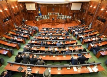 Kuvendi i Kosovës miraton në parim projektligjin për çmimet tavan pas debateve dhe përplasjeve në seancën e natës