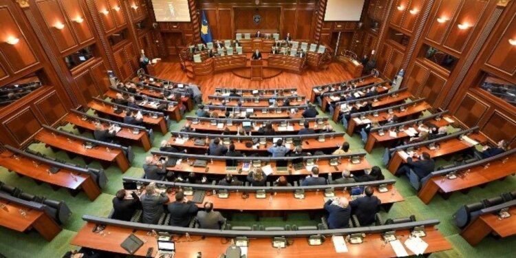 Kuvendi i Kosovës miraton në parim projektligjin për çmimet tavan pas debateve dhe përplasjeve në seancën e natës