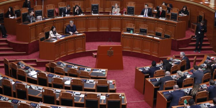 Kuvendi sot zhvillon seancë plenare: interpelanca me ministrat, shqyrtimi i projektligjeve dhe komisioneve hetimore në axhendë.