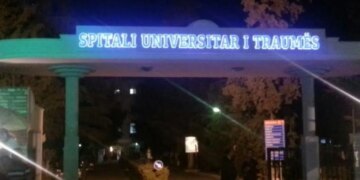 LAJM I FUNDIT: 4-vjeçari që u godit aksidentalisht nga motra teksa luanin ndërron jetë në spitalin e Traumës