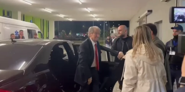 LAJM I FUNDIT/ Berisha arrin në QSUT, viziton deputetët dhe protestuesit e lënduar