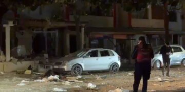 LAJMI I FUNDIT: Shpërthim i fortë në Lezhë, dëme në disa biznese dhe automjete