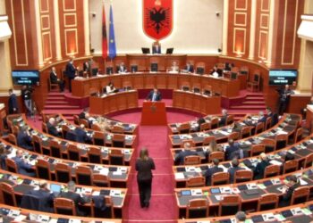 LIVE/ Alarmi i SHBA-së për kërcënimet nga Irani, diskutime në Parlament. Ministrat Hoxha e Lamallari shprehen: S’ka arsye për shqetësim. Opozita: Thirrni Këshillin e Sigurisë Kombëtare.