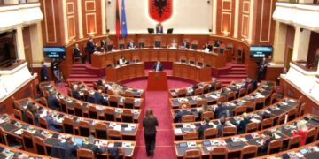 LIVE/ Alarmi i SHBA-së për kërcënimet nga Irani, diskutime në Parlament. Ministrat Hoxha e Lamallari shprehen: S’ka arsye për shqetësim. Opozita: Thirrni Këshillin e Sigurisë Kombëtare.