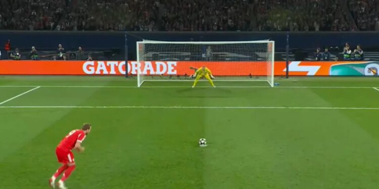 LIVE PSG-BAYERN/ Festa shpërthen në Paris, Kane kalon në avantazh gjermanët (Video)