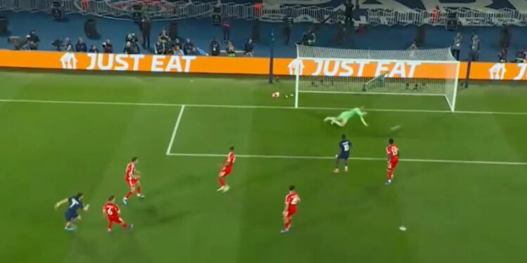 LIVE PSG-BAYERN/ Kvaratskhelia rikthen baraspeshën në spektakël në Paris (Video)