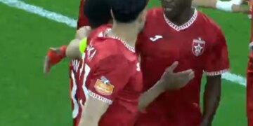 LIVE Tirana-Partizani: Festa e kuqe shpërthen në kryeqytet, Demat shënojnë golin e avantazhit