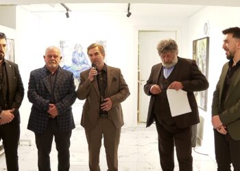 Larg zhurmës, afër vetes: Ekspozita sfidon Inteligjencën Artificiale, arti manual mbetet i pazëvendësueshëm