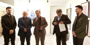 Larg zhurmës, afër vetes: Ekspozita sfidon Inteligjencën Artificiale, arti manual mbetet i pazëvendësueshëm