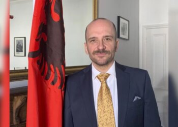 Letra e ambasadorit shqiptar në Mbretërinë e Bashkuar për The Gurardian: Shqiptarët në Angli bëhen kurban