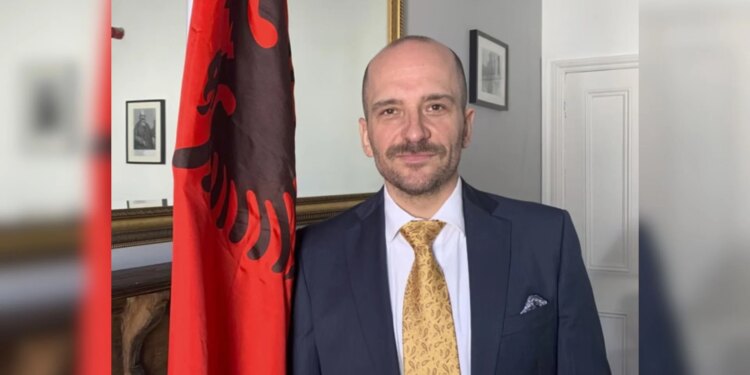 Letra e ambasadorit shqiptar në Mbretërinë e Bashkuar për The Gurardian: Shqiptarët në Angli bëhen kurban