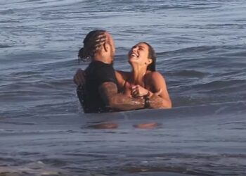 Lewis Hamilton e Kim Kardashian shfaqen hapur në plazh në Malibu