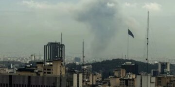 Lufta në Lindjen e Mesme: Irani godet me raketa Izraelin, katër të plagosur