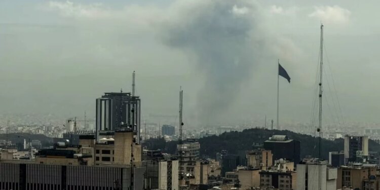 Lufta në Lindjen e Mesme: Irani godet me raketa Izraelin, katër të plagosur