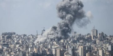 Lufta në Lindjen e Mesme, Izraeli dhe Hezbollah vazhdojnë shkëmbimet e sulmeve natën.