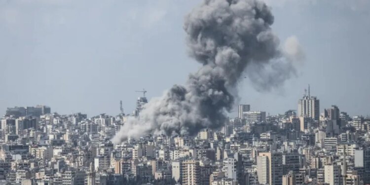 Lufta në Lindjen e Mesme, Izraeli dhe Hezbollah vazhdojnë shkëmbimet e sulmeve natën.